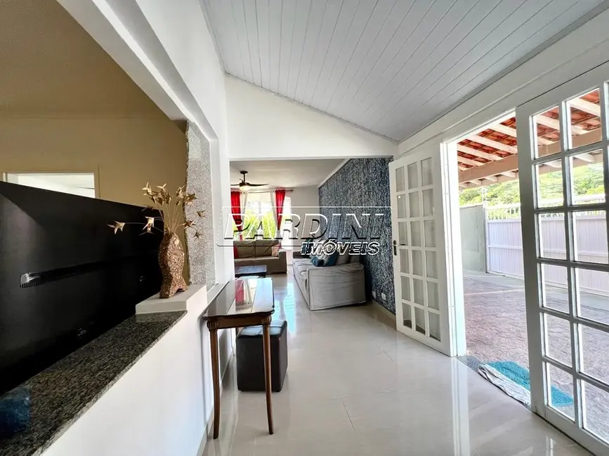 Casa com 7 quartos à venda, 350m2 em Ubatuba - SP - imagem 8 Foto 8 de Casa com 7 quartos à venda, 350m2 em Ubatuba - SP