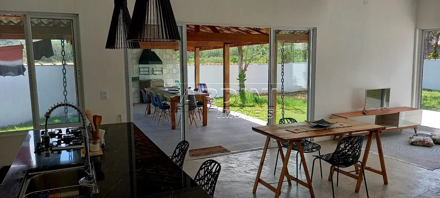 Foto 1 de Casa com 3 quartos à venda, 180m2 em Ubatuba - SP
