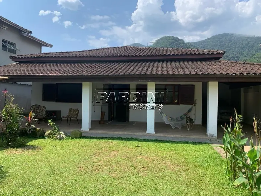 Foto 2 de Casa com 3 quartos à venda, 143m2 em Ubatuba - SP