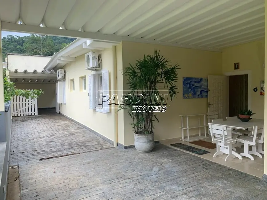 Foto 6 de Casa com 5 quartos à venda, 265m2 em Ubatuba - SP