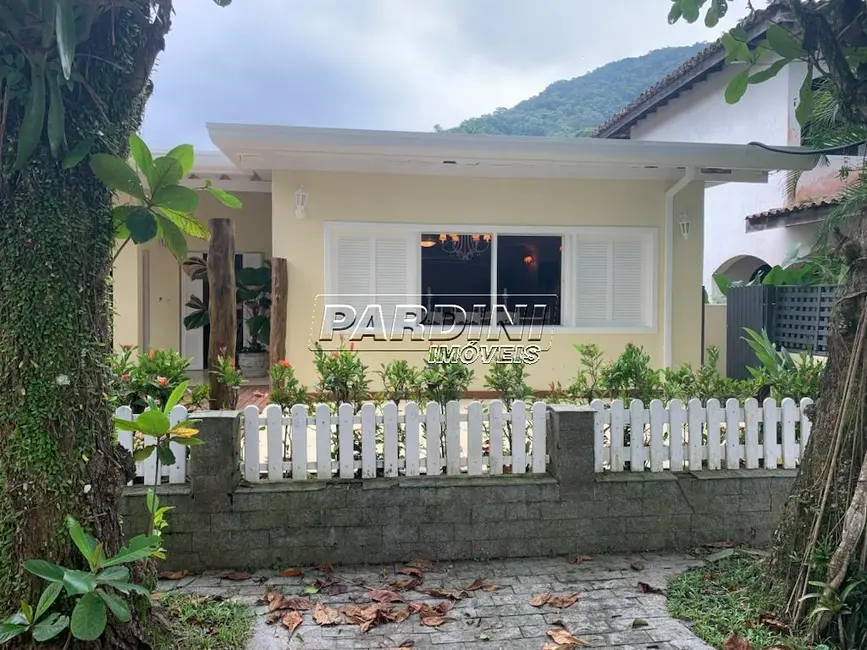 Foto 3 de Casa com 5 quartos à venda, 265m2 em Ubatuba - SP