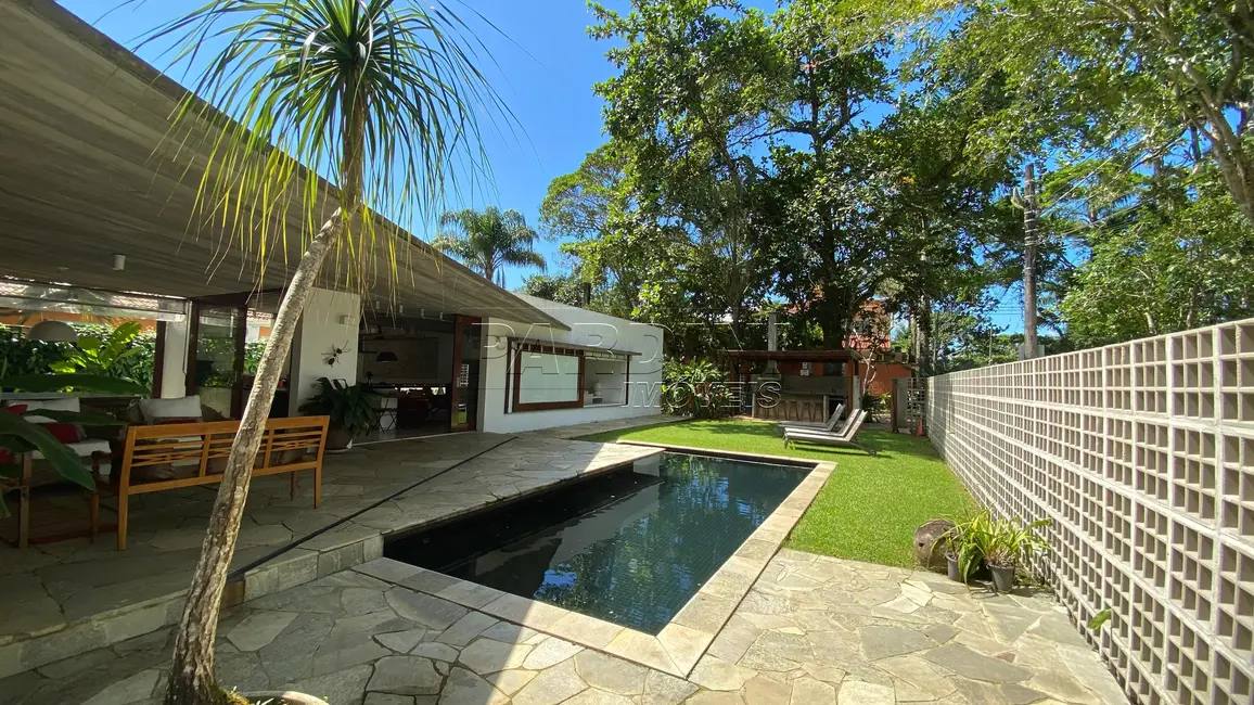 Foto 1 de Casa de Condomínio com 4 quartos à venda, 250m2 em Ubatuba - SP