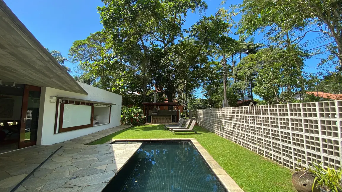 Foto 2 de Casa de Condomínio com 4 quartos à venda, 250m2 em Ubatuba - SP