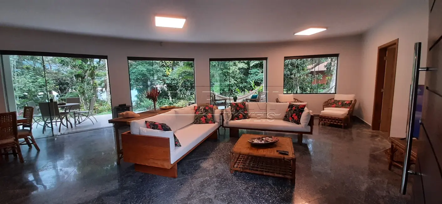 Foto 1 de Casa com 5 quartos à venda, 267m2 em Ubatuba - SP