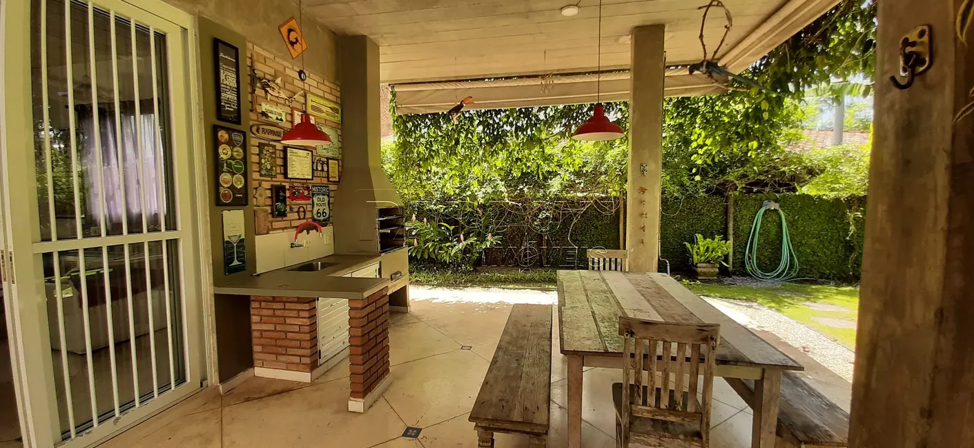 Foto 5 de Casa de Condomínio com 5 quartos à venda, 263m2 em Ubatuba - SP