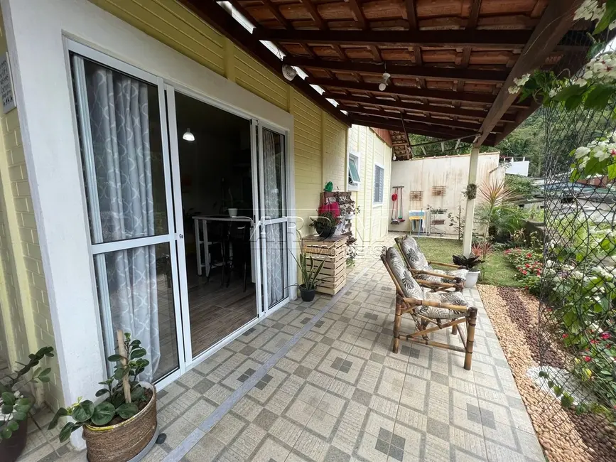 Foto 1 de Casa com 2 quartos à venda, 70m2 em Ubatuba - SP