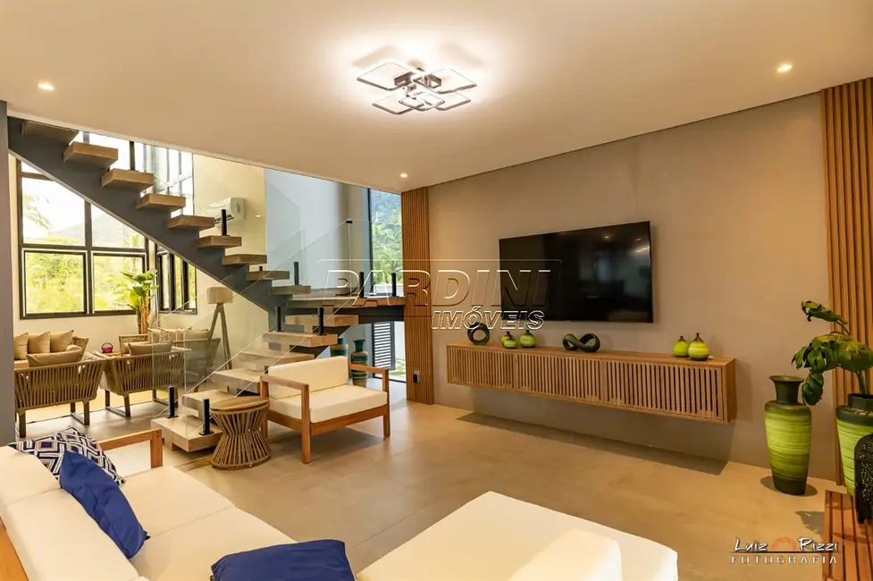 Foto 3 de Casa de Condomínio com 5 quartos à venda, 330m2 em Ubatuba - SP