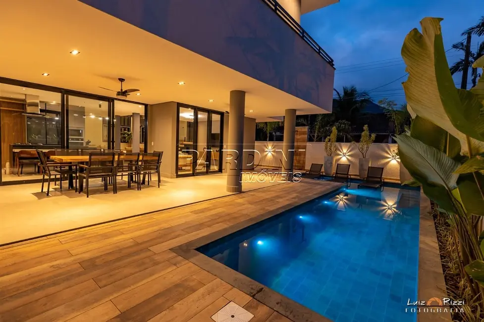 Foto 1 de Casa de Condomínio com 5 quartos à venda, 330m2 em Ubatuba - SP