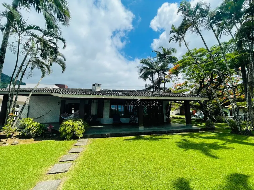 Foto 2 de Casa de Condomínio com 3 quartos à venda, 580m2 em Ubatuba - SP