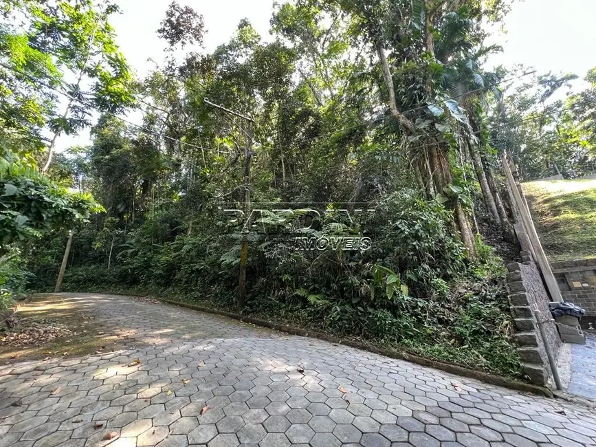 Foto 1 de Terreno / Lote à venda, 643m2 em Ubatuba - SP