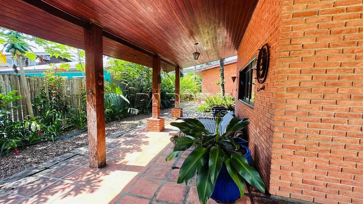 Foto 3 de Casa de Condomínio com 4 quartos à venda, 252m2 em Ubatuba - SP