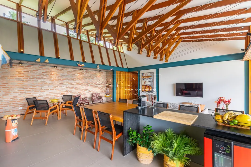 Foto 2 de Casa de Condomínio com 4 quartos à venda, 560m2 em Ubatuba - SP