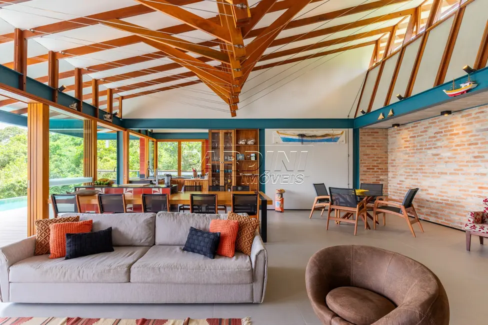 Foto 3 de Casa de Condomínio com 4 quartos à venda, 560m2 em Ubatuba - SP