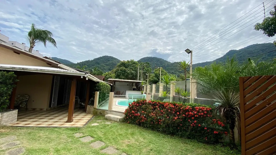 Foto 3 de Casa com 4 quartos à venda, 250m2 em Ubatuba - SP