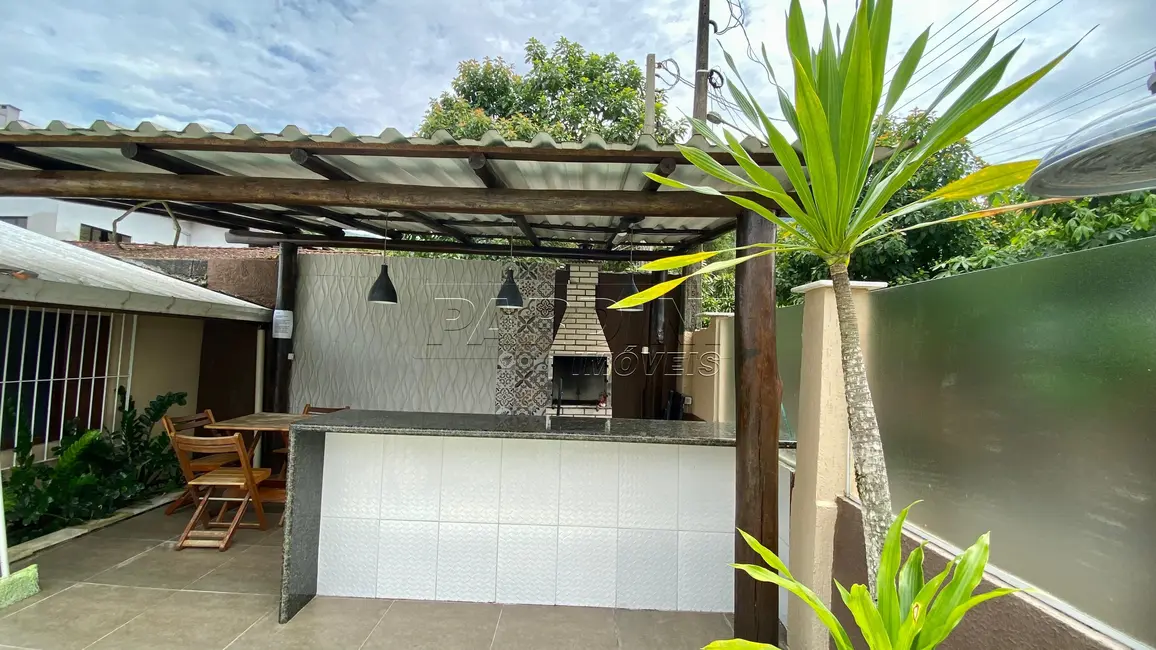 Foto 8 de Casa com 4 quartos à venda, 250m2 em Ubatuba - SP