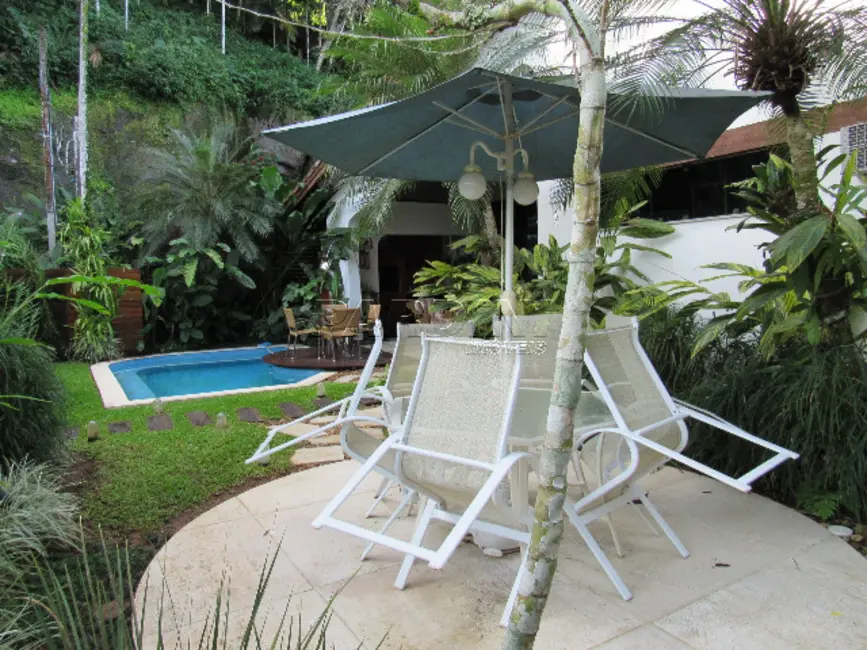 Foto 3 de Casa de Condomínio com 6 quartos à venda, 200m2 em Ubatuba - SP