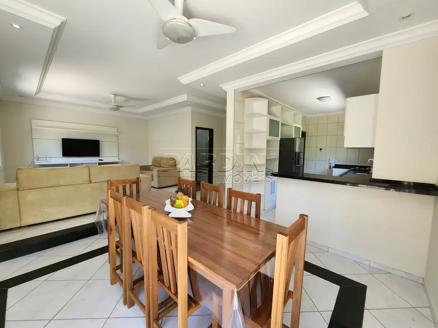 Foto 3 de Casa com 5 quartos à venda, 228m2 em Ubatuba - SP