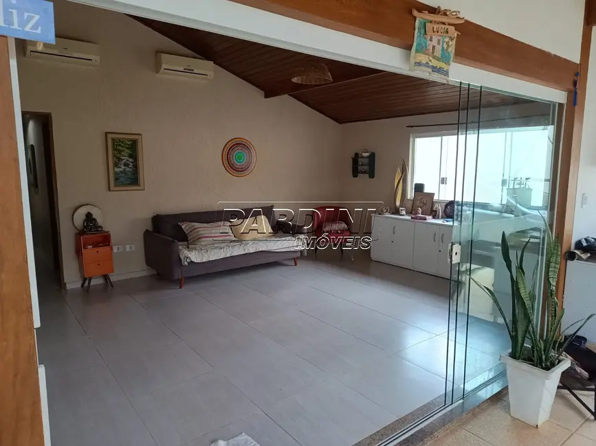 Foto 2 de Casa com 4 quartos para alugar, 249m2 em Ubatuba - SP