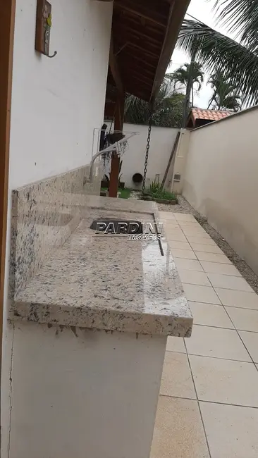 Casa com 4 quartos para alugar, 249m2 em Ubatuba - SP - imagem 5 Foto 5 de Casa com 4 quartos para alugar, 249m2 em Ubatuba - SP