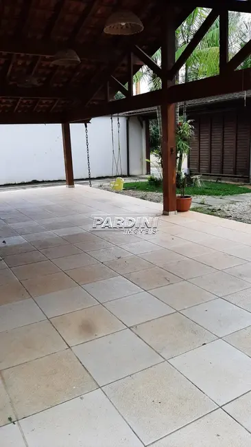Casa com 4 quartos para alugar, 249m2 em Ubatuba - SP - imagem 3 Foto 3 de Casa com 4 quartos para alugar, 249m2 em Ubatuba - SP