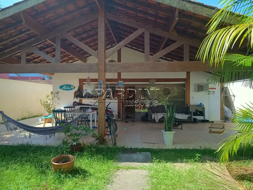 Foto 1 de Casa com 4 quartos para alugar, 249m2 em Ubatuba - SP