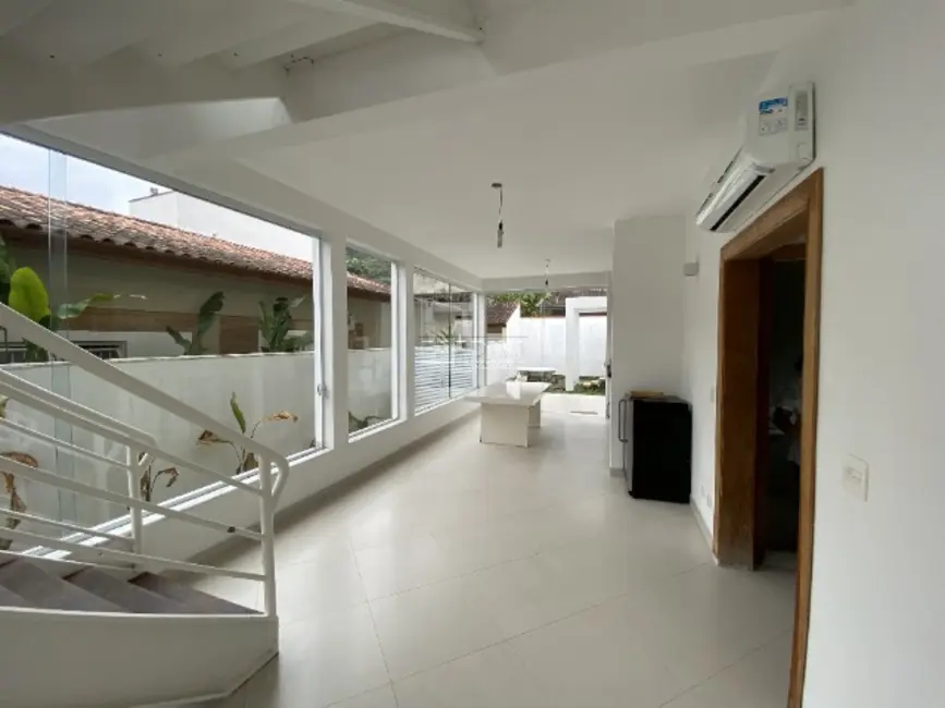 Foto 9 de Casa de Condomínio com 4 quartos à venda, 342m2 em Ubatuba - SP