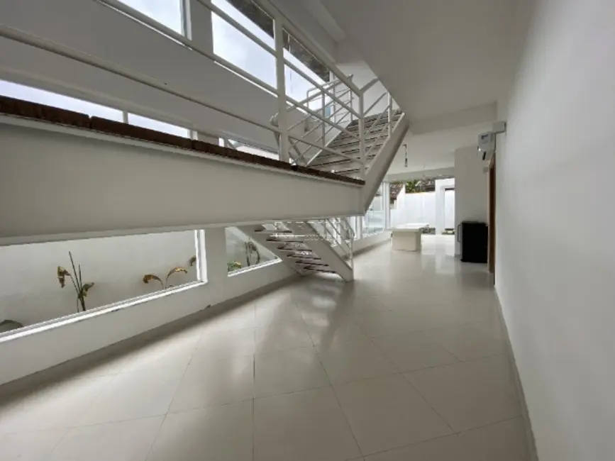 Foto 8 de Casa de Condomínio com 4 quartos à venda, 342m2 em Ubatuba - SP