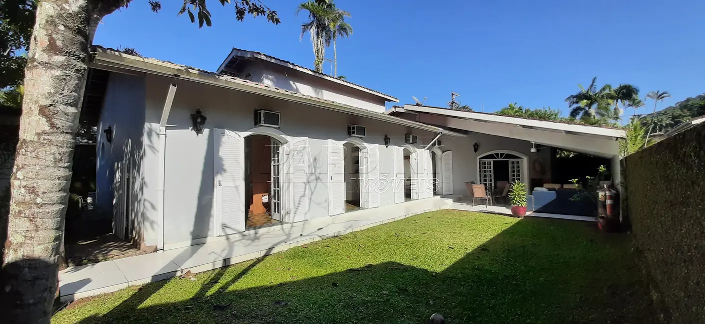 Foto 2 de Casa de Condomínio com 4 quartos à venda, 180m2 em Ubatuba - SP
