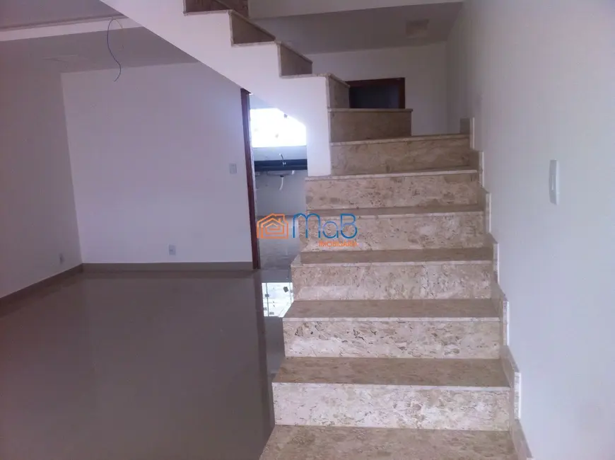Apartamento com 3 quartos à venda, 161m2 em São Marcos, Macae - RJ - imagem 5 Foto 5 de Apartamento com 3 quartos à venda, 161m2 em São Marcos, Macae - RJ