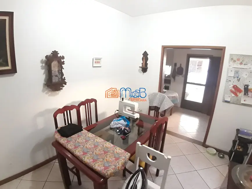 Casa com 3 quartos à venda, 244m2 em Centro, Macae - RJ - imagem 6 Foto 6 de Casa com 3 quartos à venda, 244m2 em Centro, Macae - RJ