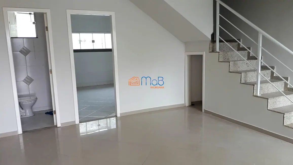 Casa com 3 quartos à venda, 164m2 em Jardim Vitória, Macae - RJ - imagem 4 Foto 4 de Casa com 3 quartos à venda, 164m2 em Jardim Vitória, Macae - RJ