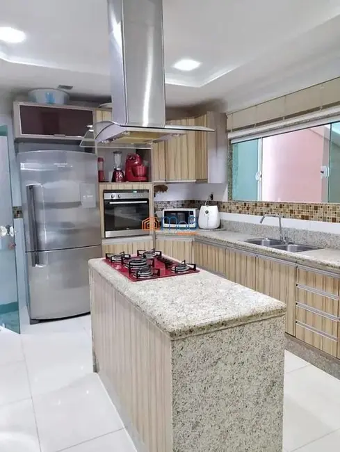 Casa com 4 quartos à venda, 330m2 em Lagoa, Macae - RJ - imagem 5 Foto 5 de Casa com 4 quartos à venda, 330m2 em Lagoa, Macae - RJ