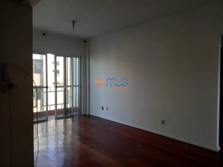 Apartamento com 2 quartos à venda, 80m2 em Centro, Macae - RJ - imagem 3 Foto 3 de Apartamento com 2 quartos à venda, 80m2 em Centro, Macae - RJ