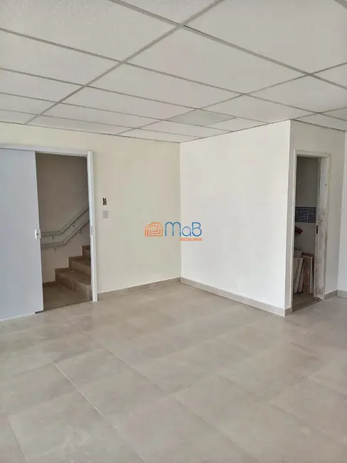 Sala Comercial com 1 quarto para alugar, 110m2 em Centro, Macae - RJ - imagem 4 Foto 4 de Sala Comercial com 1 quarto para alugar, 110m2 em Centro, Macae - RJ