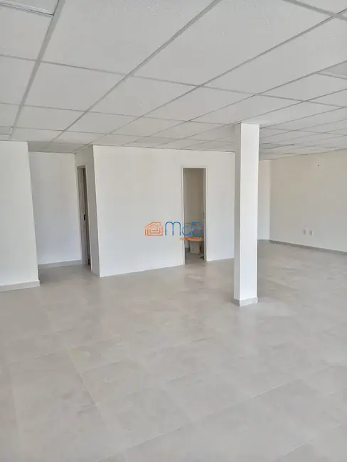 Sala Comercial com 1 quarto para alugar, 110m2 em Centro, Macae - RJ - imagem 3 Foto 3 de Sala Comercial com 1 quarto para alugar, 110m2 em Centro, Macae - RJ