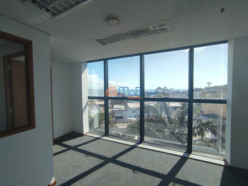 Sala Comercial com 1 quarto à venda, 66m2 em Centro, Macae - RJ - imagem 3 Foto 3 de Sala Comercial com 1 quarto à venda, 66m2 em Centro, Macae - RJ