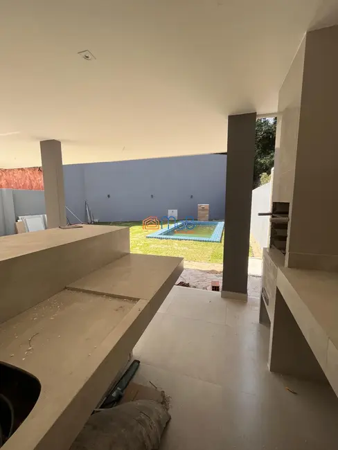 Casa de Condomínio com 4 quartos à venda, 240m2 em Lagoa, Macae - RJ - imagem 3 Foto 3 de Casa de Condomínio com 4 quartos à venda, 240m2 em Lagoa, Macae - RJ