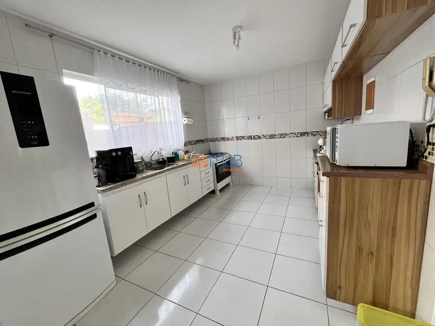Casa de Condomínio com 3 quartos à venda, 142m2 em Granja dos Cavaleiros, Macae - RJ - imagem 5 Foto 5 de Casa de Condomínio com 3 quartos à venda, 142m2 em Granja dos Cavaleiros, Macae - RJ