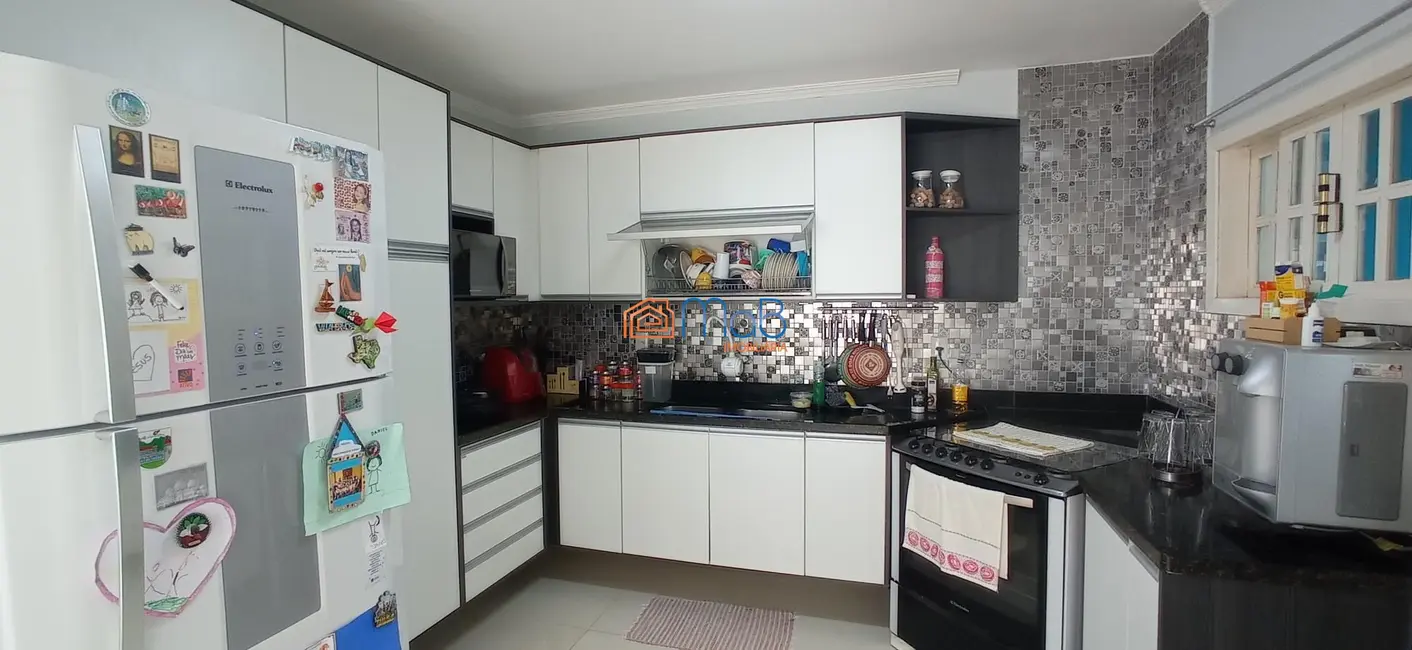 Casa com 3 quartos à venda, 288m2 em Jardim Santo Antônio, Macae - RJ - imagem 6 Foto 6 de Casa com 3 quartos à venda, 288m2 em Jardim Santo Antônio, Macae - RJ