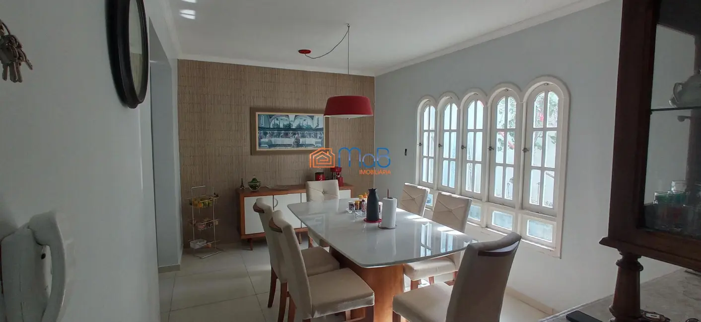 Casa com 3 quartos à venda, 288m2 em Jardim Santo Antônio, Macae - RJ - imagem 4 Foto 4 de Casa com 3 quartos à venda, 288m2 em Jardim Santo Antônio, Macae - RJ