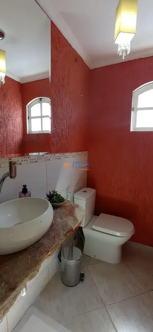 Casa com 3 quartos à venda, 288m2 em Jardim Santo Antônio, Macae - RJ - imagem 8 Foto 8 de Casa com 3 quartos à venda, 288m2 em Jardim Santo Antônio, Macae - RJ