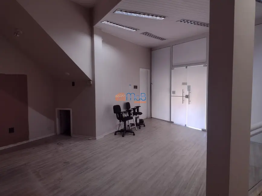 Prédio Inteiro com 22 quartos para alugar, 900m2 em Centro, Macae - RJ - imagem 3 Foto 3 de Prédio Inteiro com 22 quartos para alugar, 900m2 em Centro, Macae - RJ