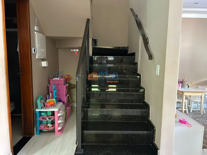 Casa de Condomínio com 3 quartos à venda, 138m2 em Granja dos Cavaleiros, Macae - RJ - imagem 6 Foto 6 de Casa de Condomínio com 3 quartos à venda, 138m2 em Granja dos Cavaleiros, Macae - RJ