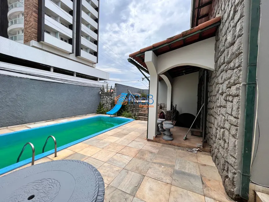 Foto 1 de Casa com 6 quartos para alugar, 430m2 em Praia Campista, Macae - RJ