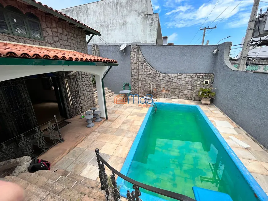 Foto 2 de Casa com 6 quartos para alugar, 430m2 em Praia Campista, Macae - RJ