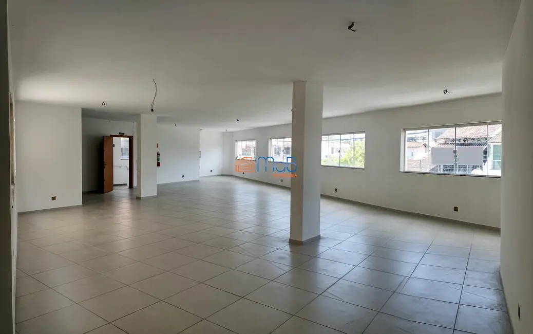 Loja com 1 quarto para alugar, 180m2 em Centro, Macae - RJ - imagem 4 Foto 4 de Loja com 1 quarto para alugar, 180m2 em Centro, Macae - RJ