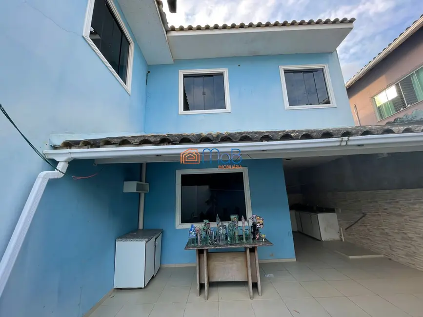 Foto 1 de Casa com 4 quartos à venda, 200m2 em Jardim Vitória, Macae - RJ