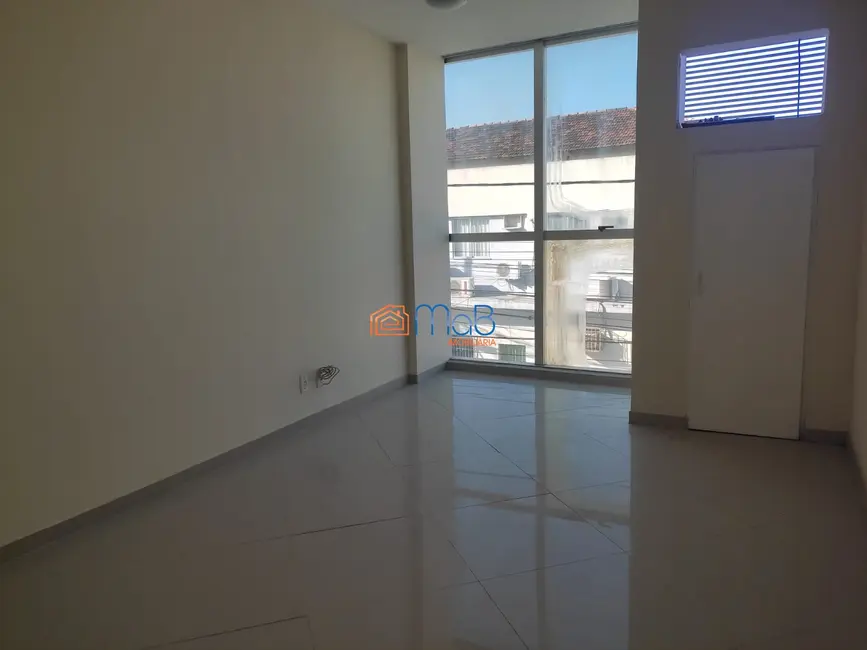Sala Comercial com 2 quartos para alugar, 34m2 em Imbetiba, Macae - RJ - imagem 1 Foto 1 de Sala Comercial com 2 quartos para alugar, 34m2 em Imbetiba, Macae - RJ