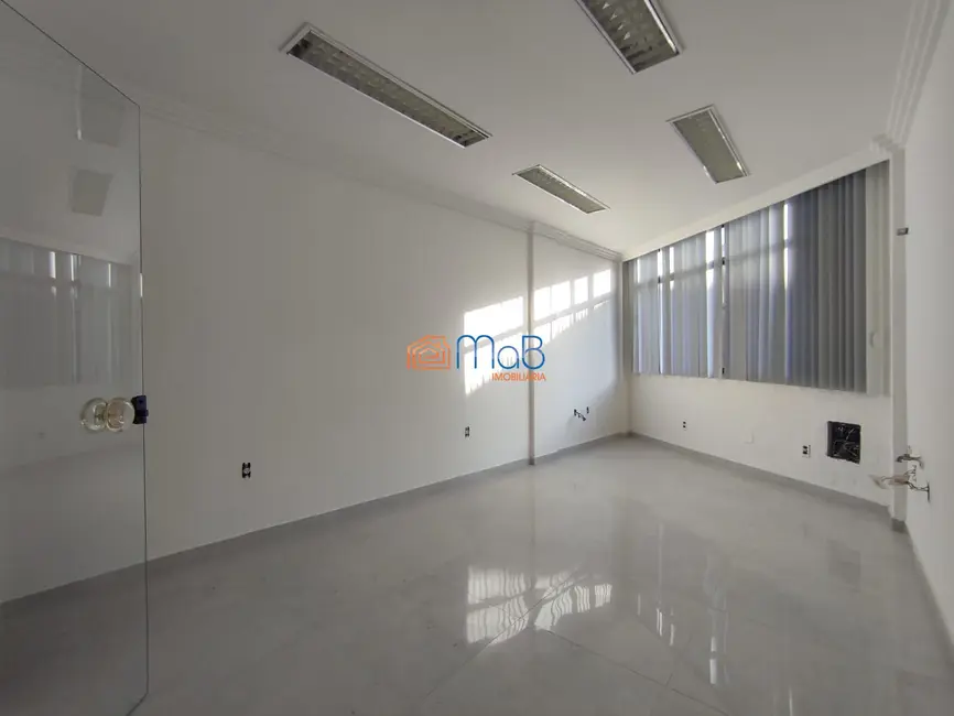 Sala Comercial com 2 quartos para alugar, 38m2 em Centro, Macae - RJ - imagem 3 Foto 3 de Sala Comercial com 2 quartos para alugar, 38m2 em Centro, Macae - RJ