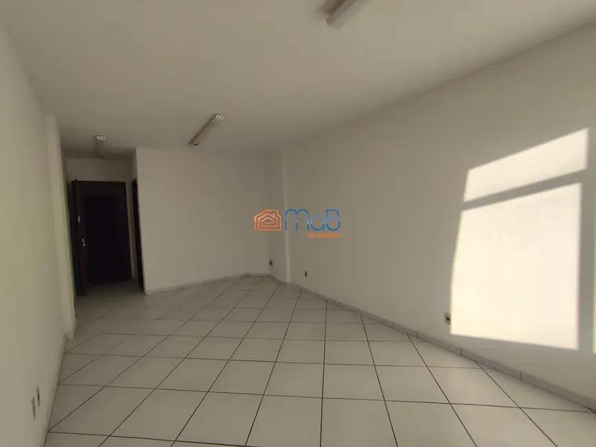 Sala Comercial com 1 quarto para alugar, 38m2 em Centro, Macae - RJ - imagem 3 Foto 3 de Sala Comercial com 1 quarto para alugar, 38m2 em Centro, Macae - RJ